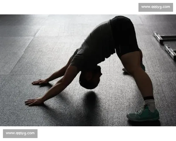 有效拉伸训练方法提升柔韧性与运动表现的科学指导 有效拉伸训练方法提升柔韧性与运动表现的科学指导